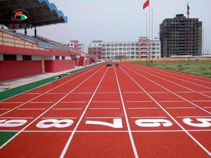 四川響潭中學的塑膠跑道